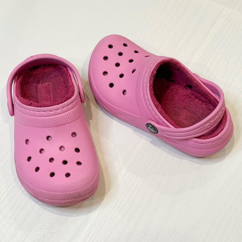 Crocs Pink Fuzzy Classic Lined Clogs C11